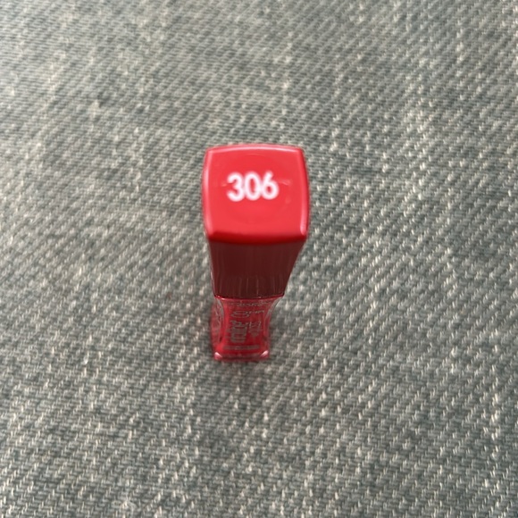 L’Oreal Infallible plumping gloss Red 306 - Picture 2 of 3